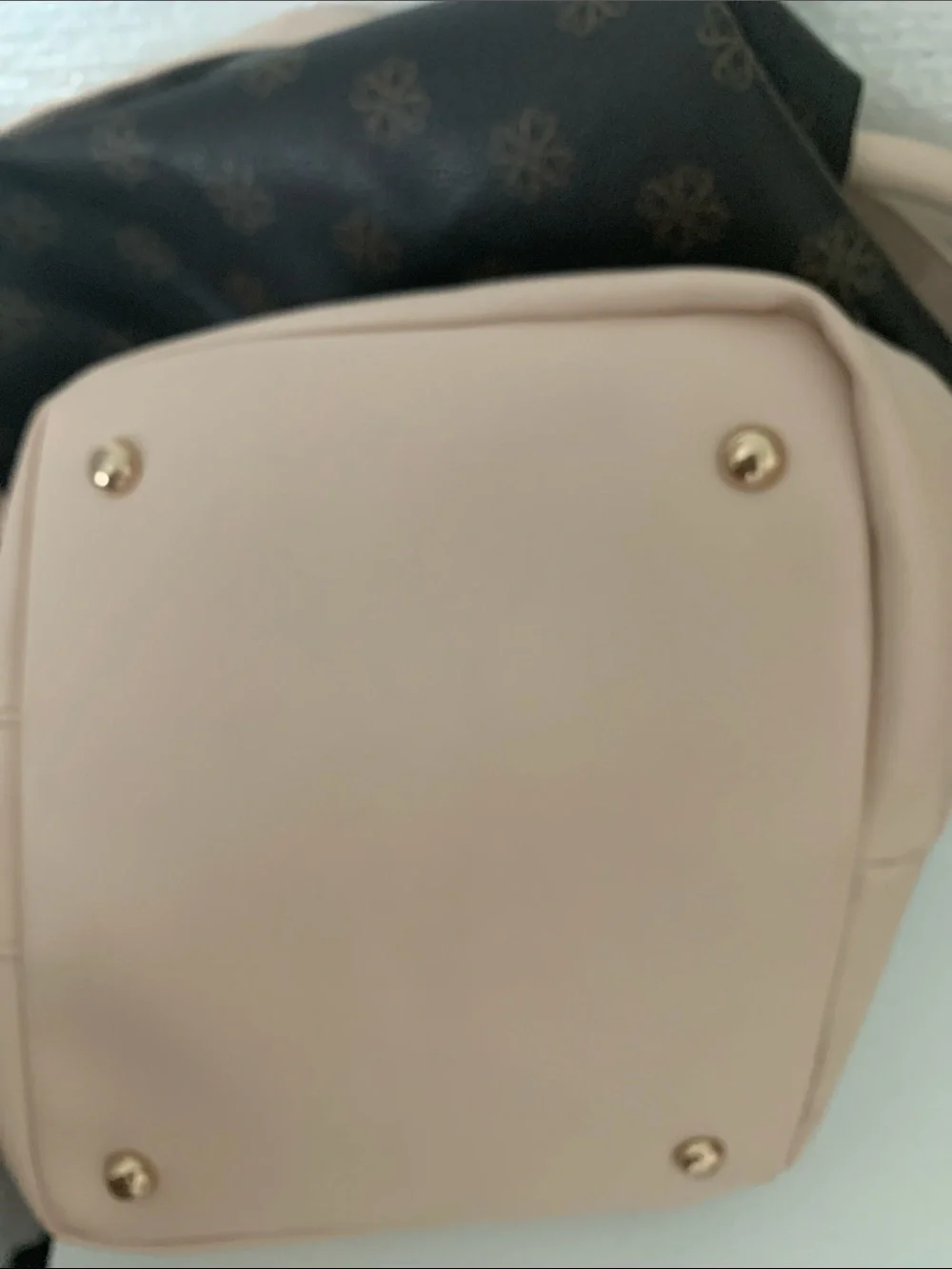 Avon Signature Collection Hobo
